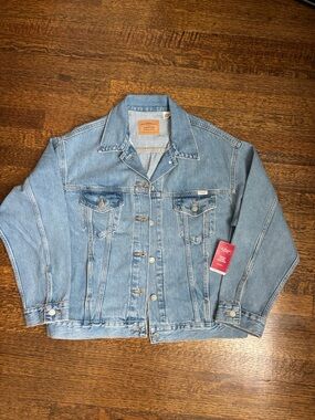Levi's Light Wash Blue Denim trucker Jacket